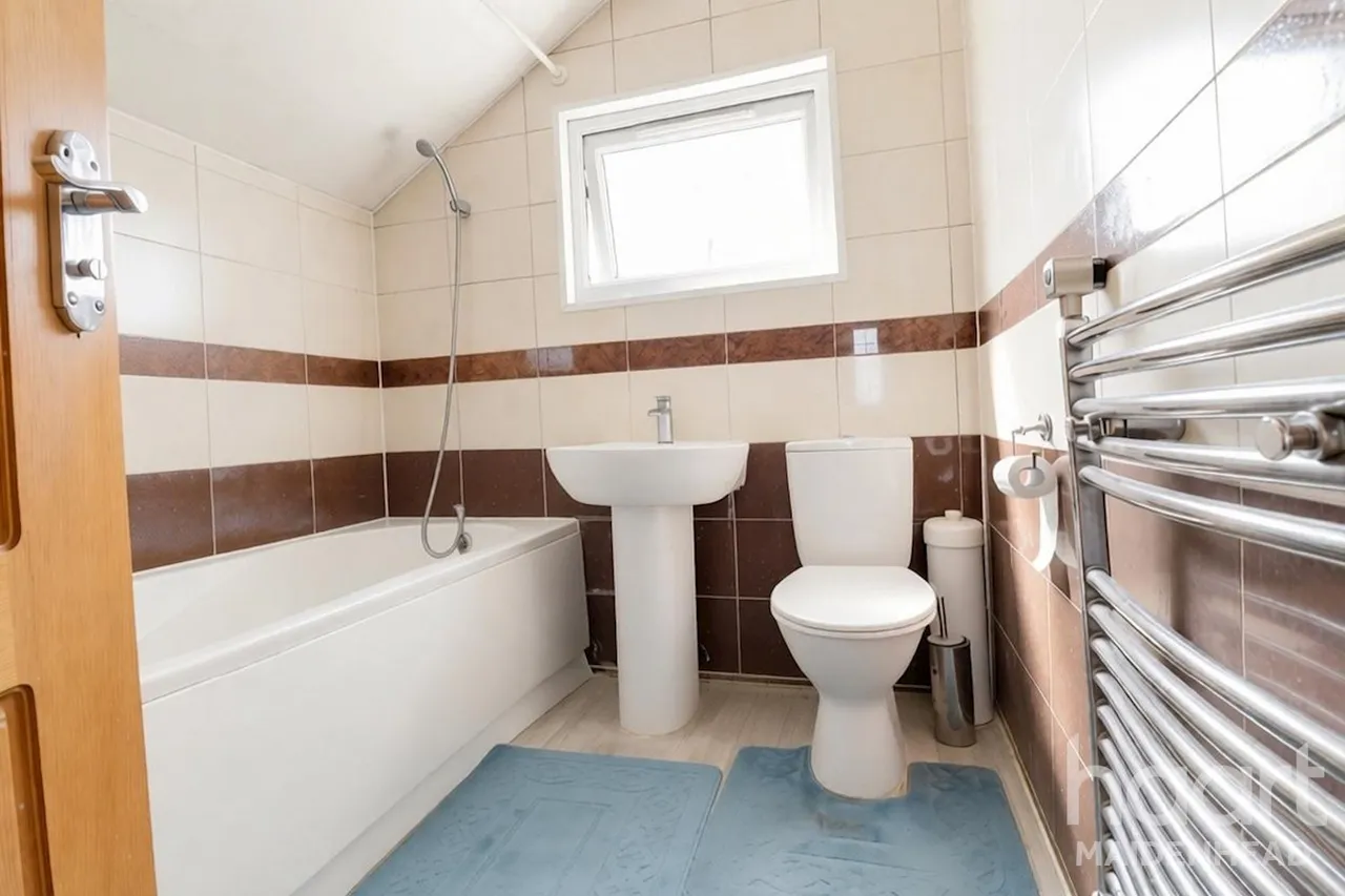 London Road, Slough, SL3, photo 9