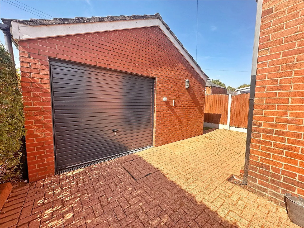 Green Street, Middleton, M24, photo 17