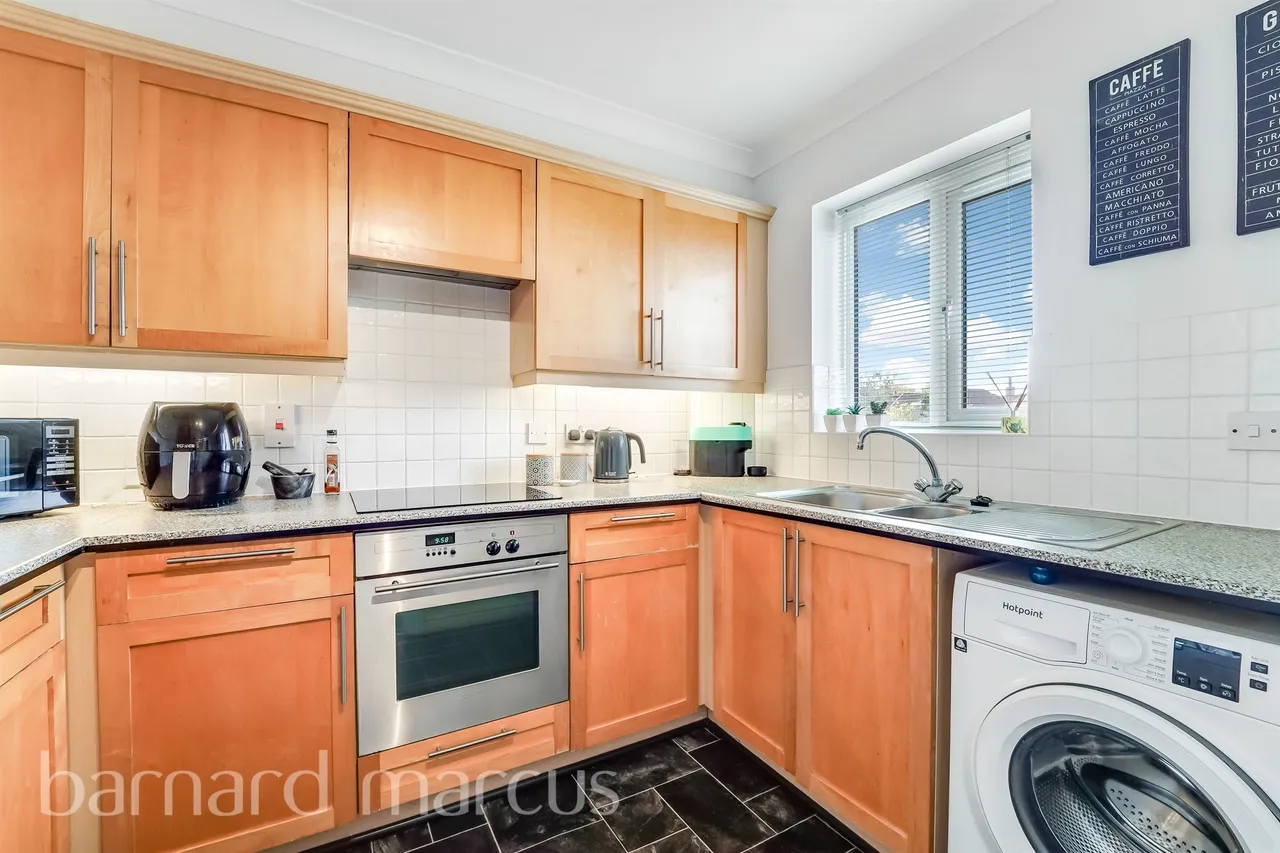 Rembrandt Court, Epsom, photo 9