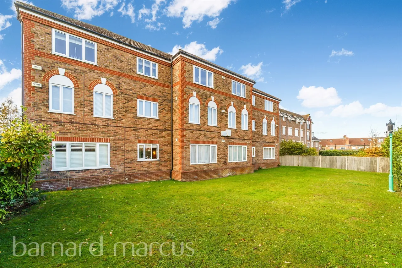 Rembrandt Court, Epsom, photo 11