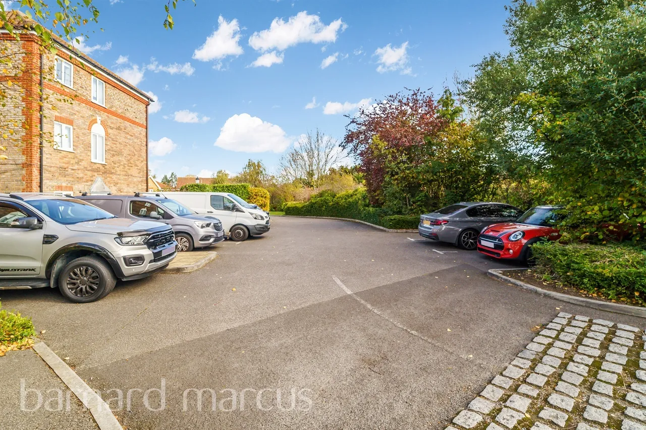 Rembrandt Court, Epsom, photo 10