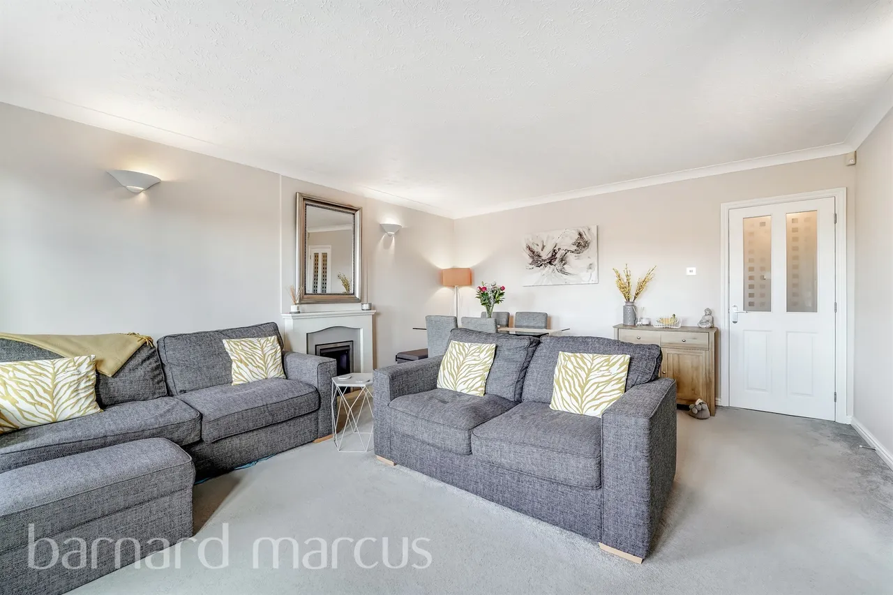 Rembrandt Court, Epsom, photo 8