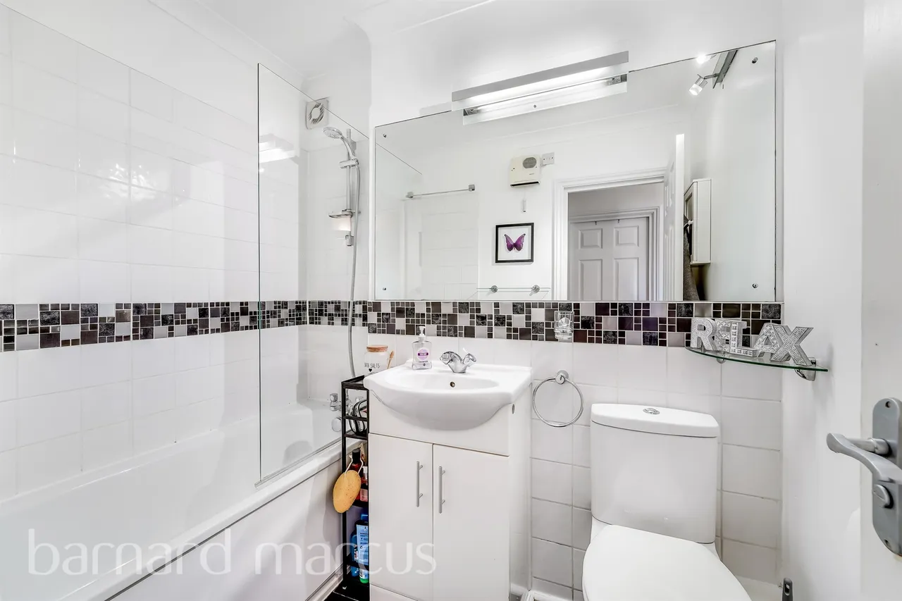 Rembrandt Court, Epsom, photo 6