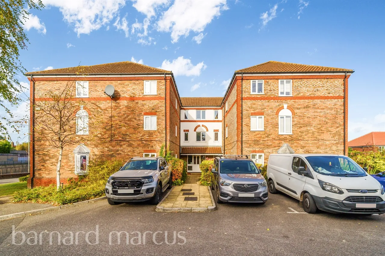 2 bed flat for sale — Rembrandt Court, Epsom