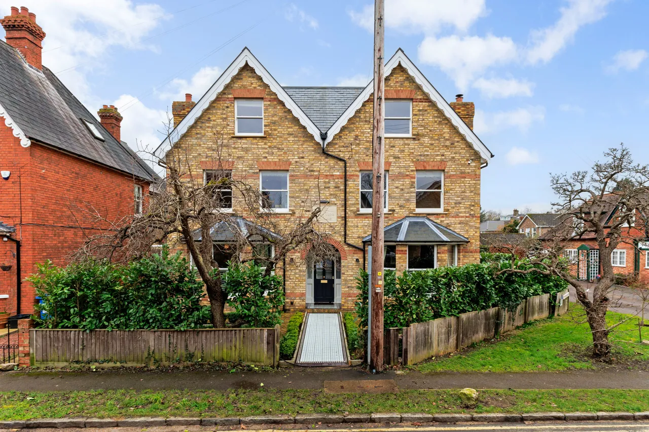 6 bed house for sale — Montagu Road, Datchet, SL3