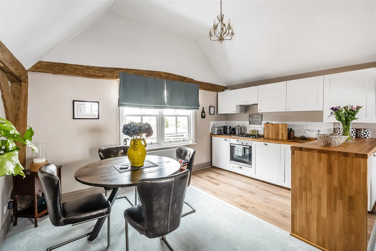 Church Street, Leatherhead, KT22, photo 3