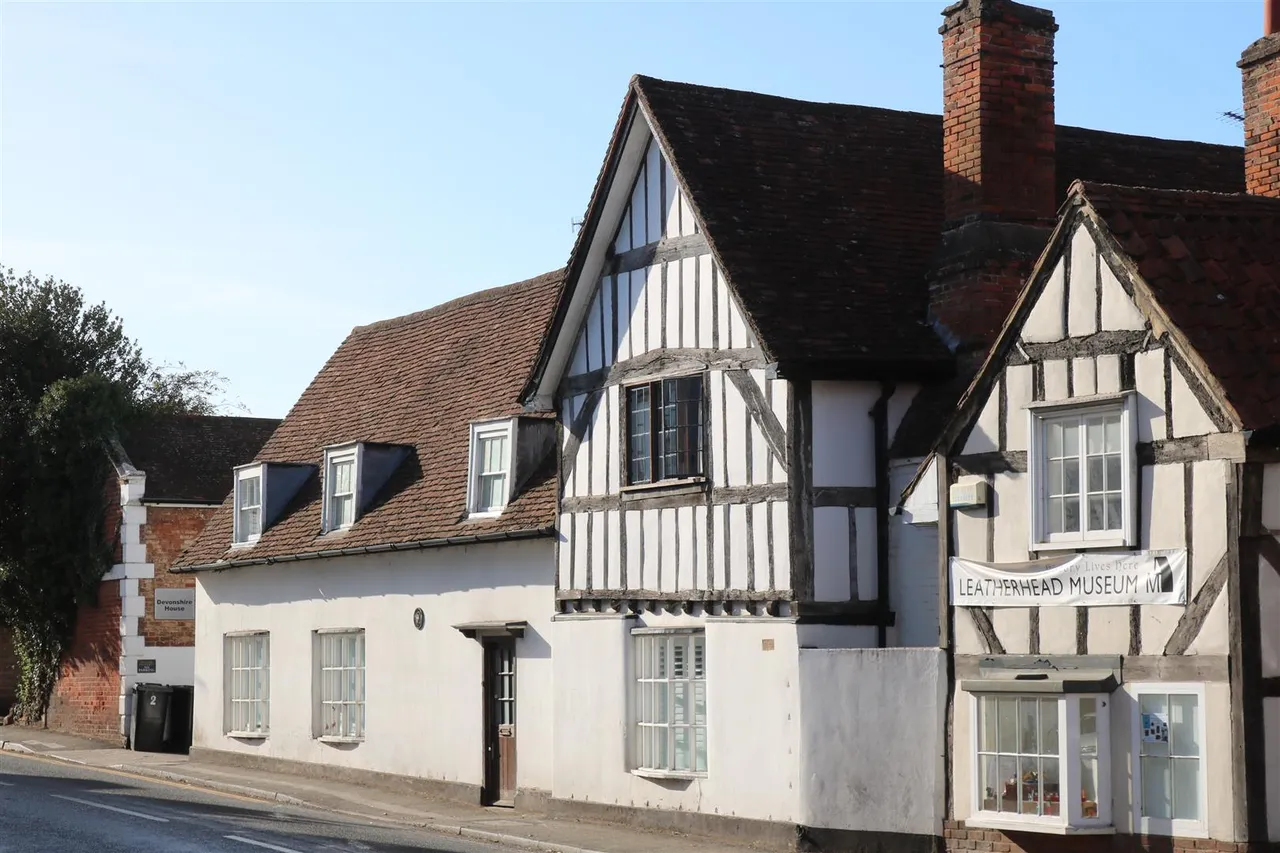 1 bed flat for sale, Church Street, Leatherhead, KT22