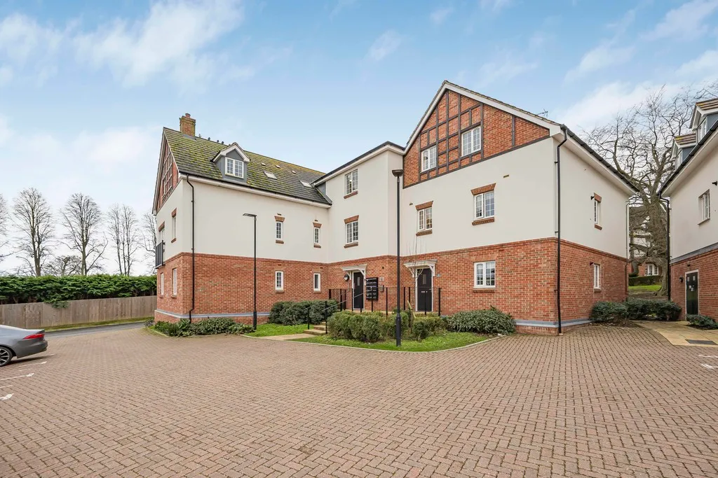 2 bed flat for sale — Grange Road, Chalfont St. Peter, SL9
