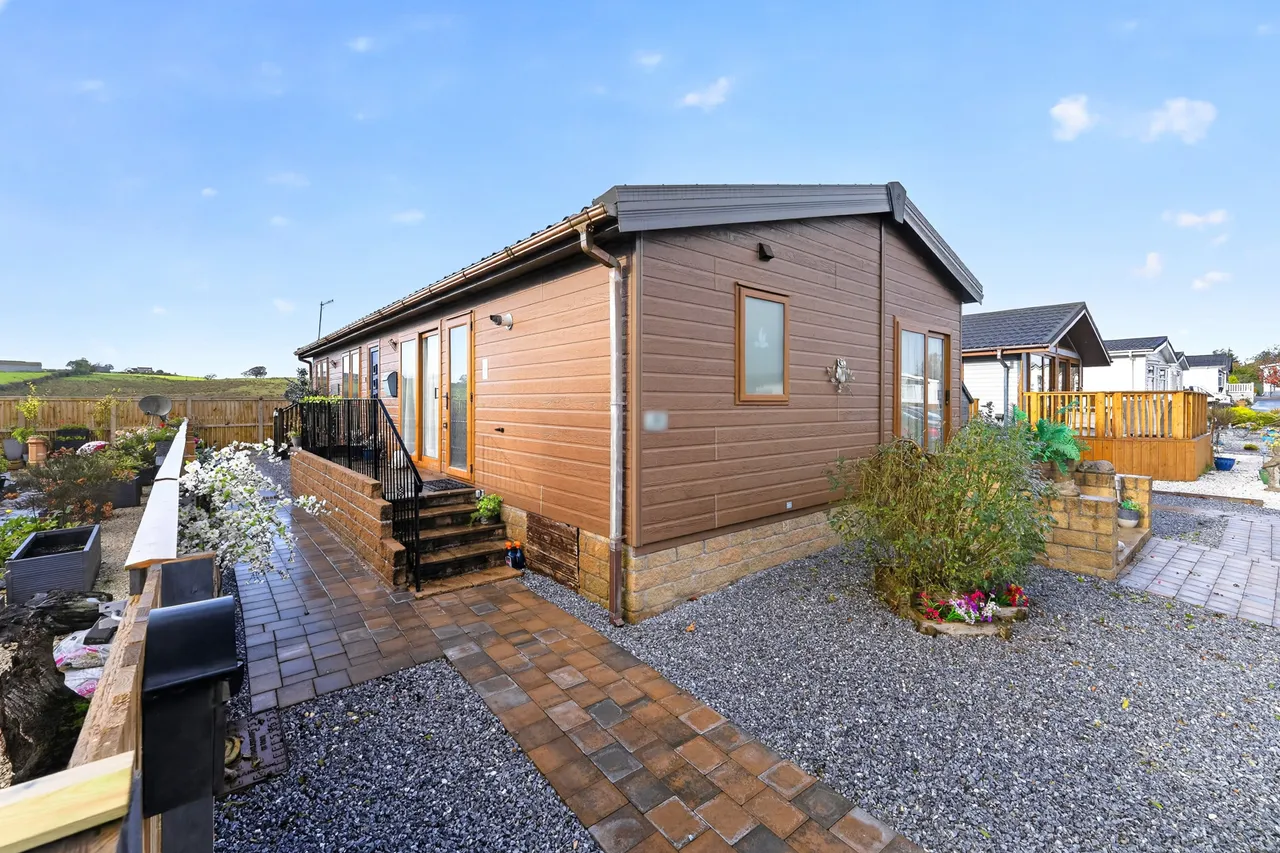 3 bed property for sale, Lochlibo Road, Beith, KA15