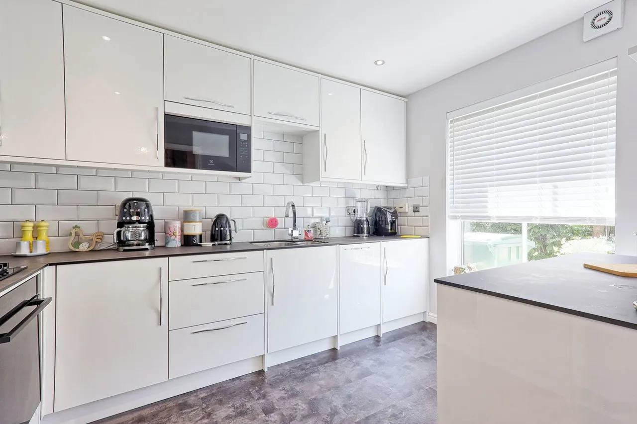 Plymouth Road, Chafford Hundred, Grays, Thurrock, RM16, photo 3