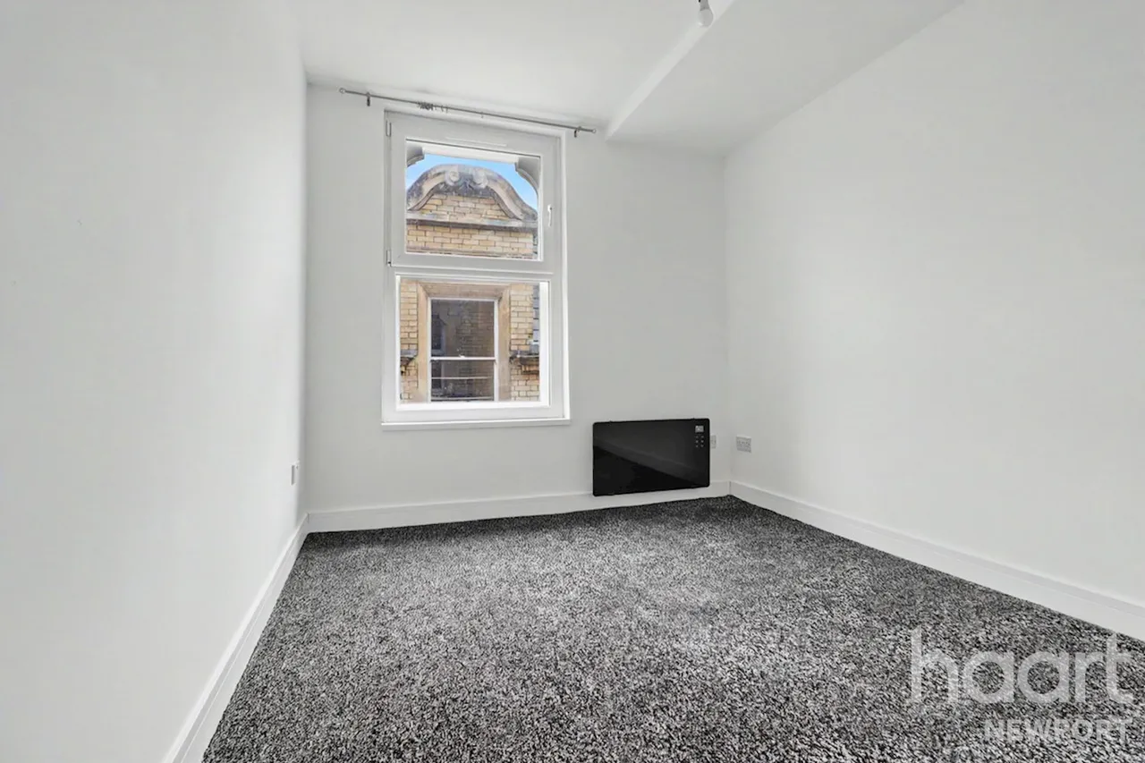 Commercial Street, NP20, photo 5