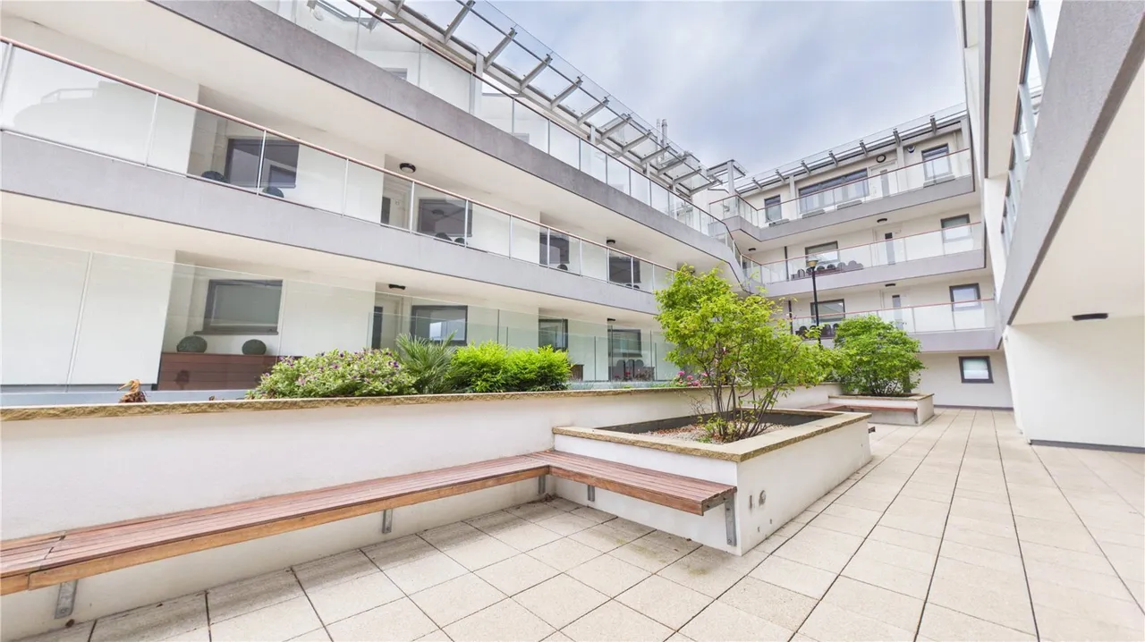 Flower Lane, London, NW7, photo 37