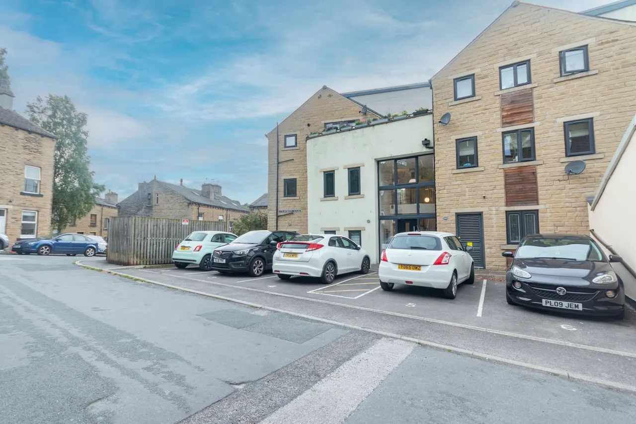 2 bed flat for sale, Oak Street, Haworth, BD22