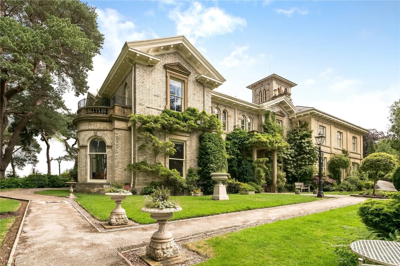 4 bed property for sale, Woodbrook Road, Alderley Edge, SK9