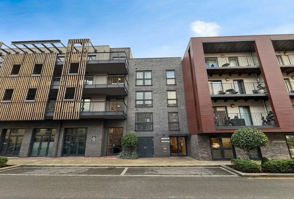 flat for sale — Howard Road, Stanmore HA7 1FA