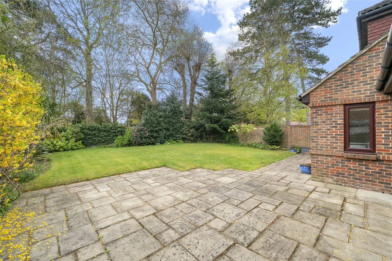 Burleigh Park, Cobham, Surrey, KT11, photo 2