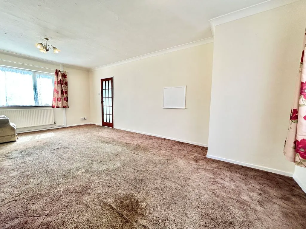 Beadlow Road, Luton LU4 0QZ, photo 2