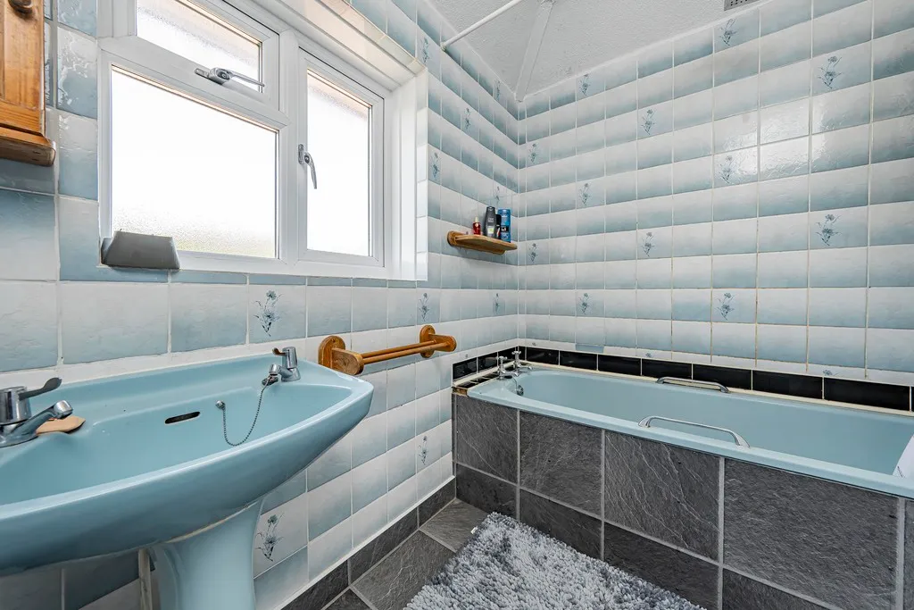 St. Marys Road, Harefield, UB9, photo 12