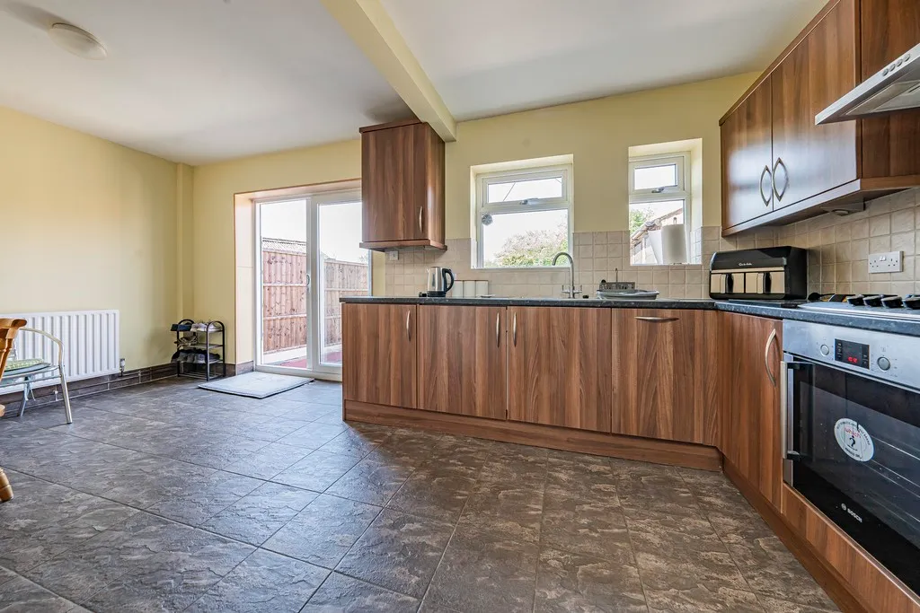 St. Marys Road, Harefield, UB9, photo 2