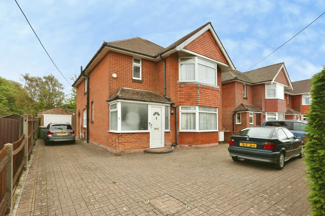 3 bed house for sale, Station Road, Netley Abbey, SO31