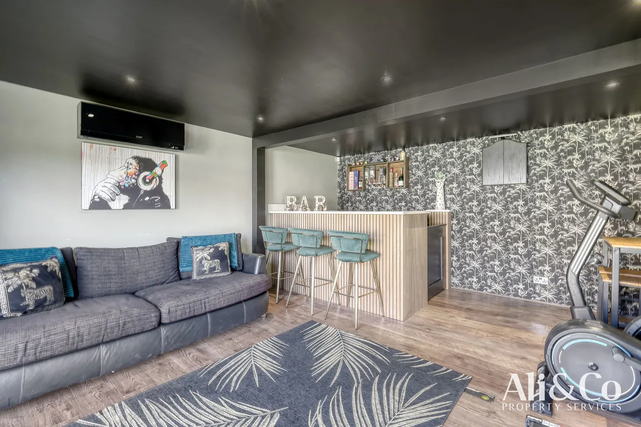 Second Avenue, Stanford-le-Hope, Essex, SS17 8DS, photo 19