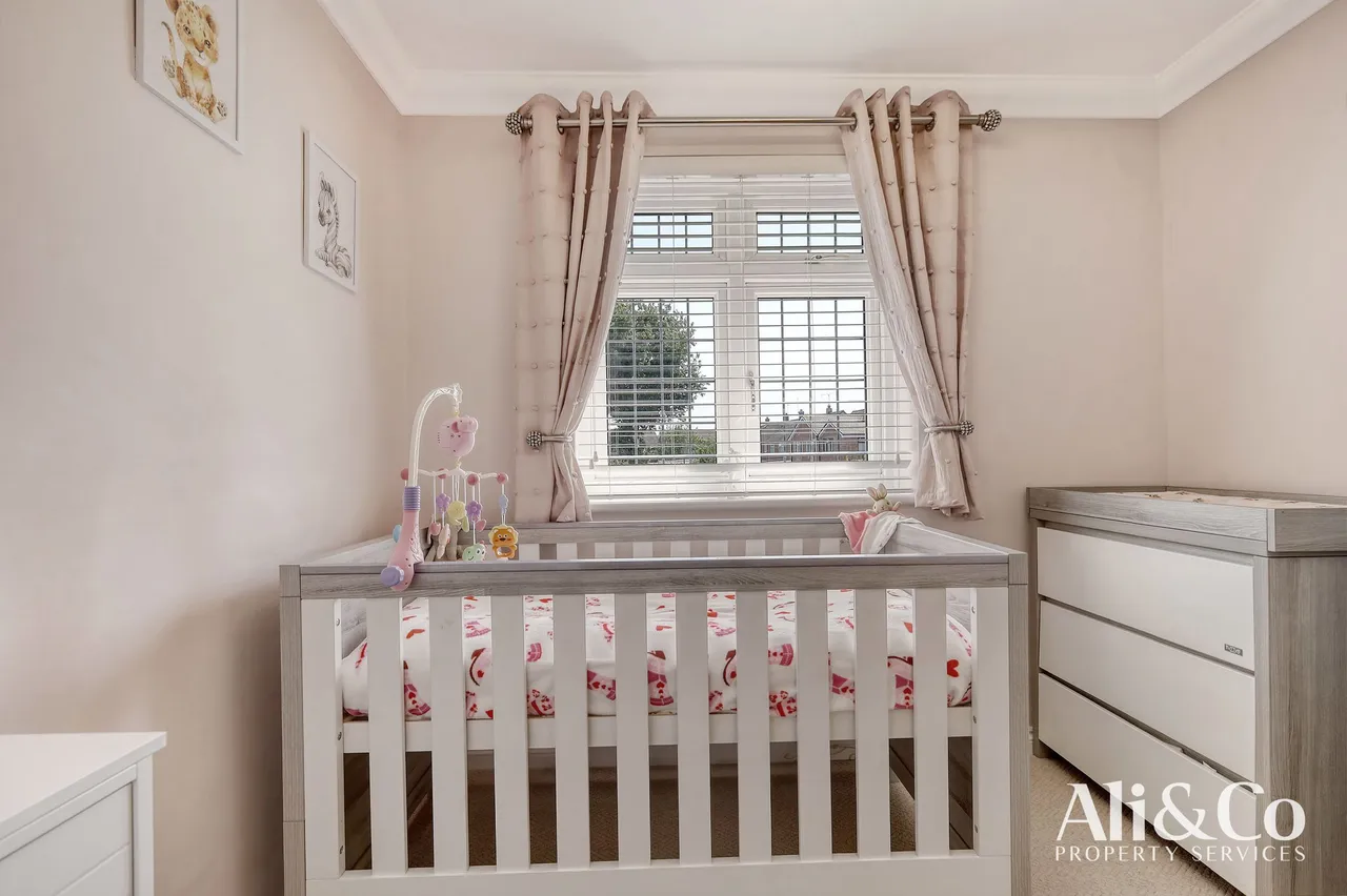 Second Avenue, Stanford-le-Hope, Essex, SS17 8DS, photo 16
