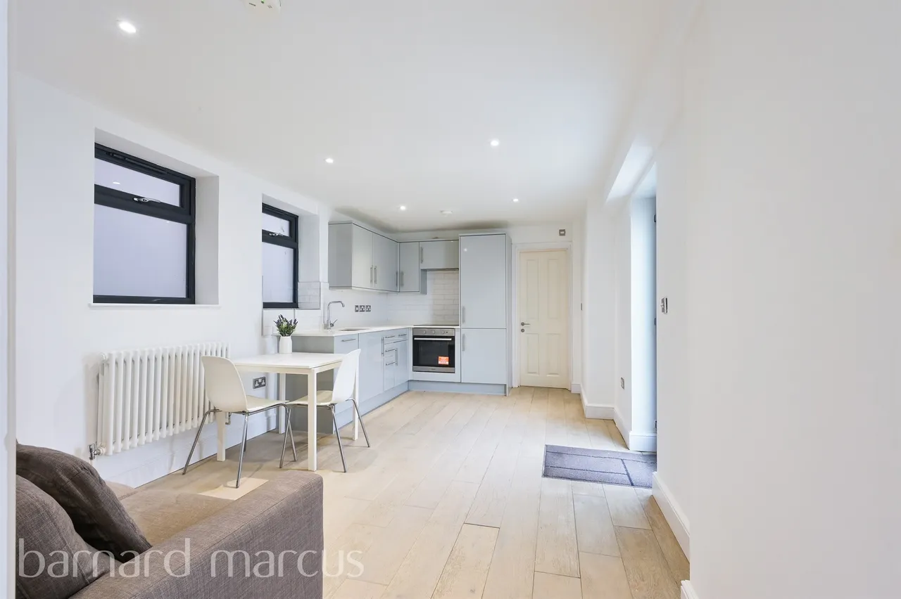 1 bed flat for sale — East Street, Epsom