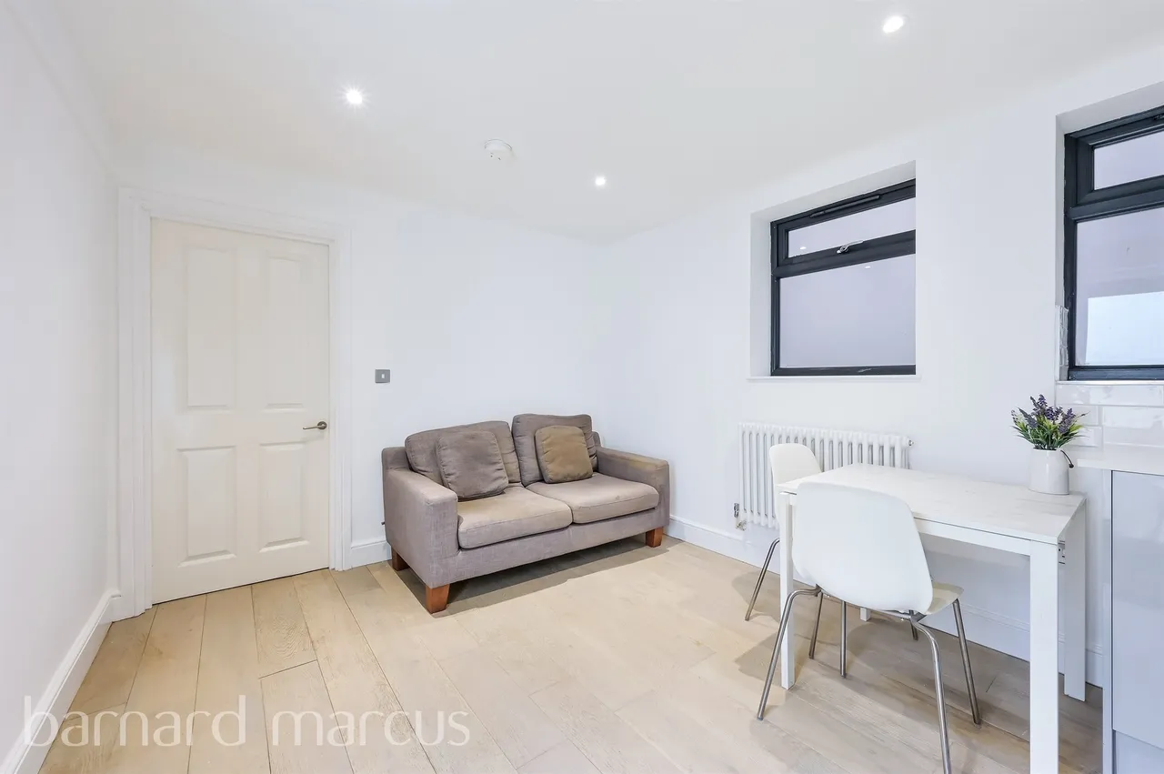 East Street, Epsom, photo 4