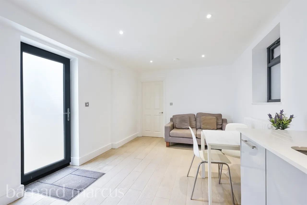 East Street, Epsom, photo 7