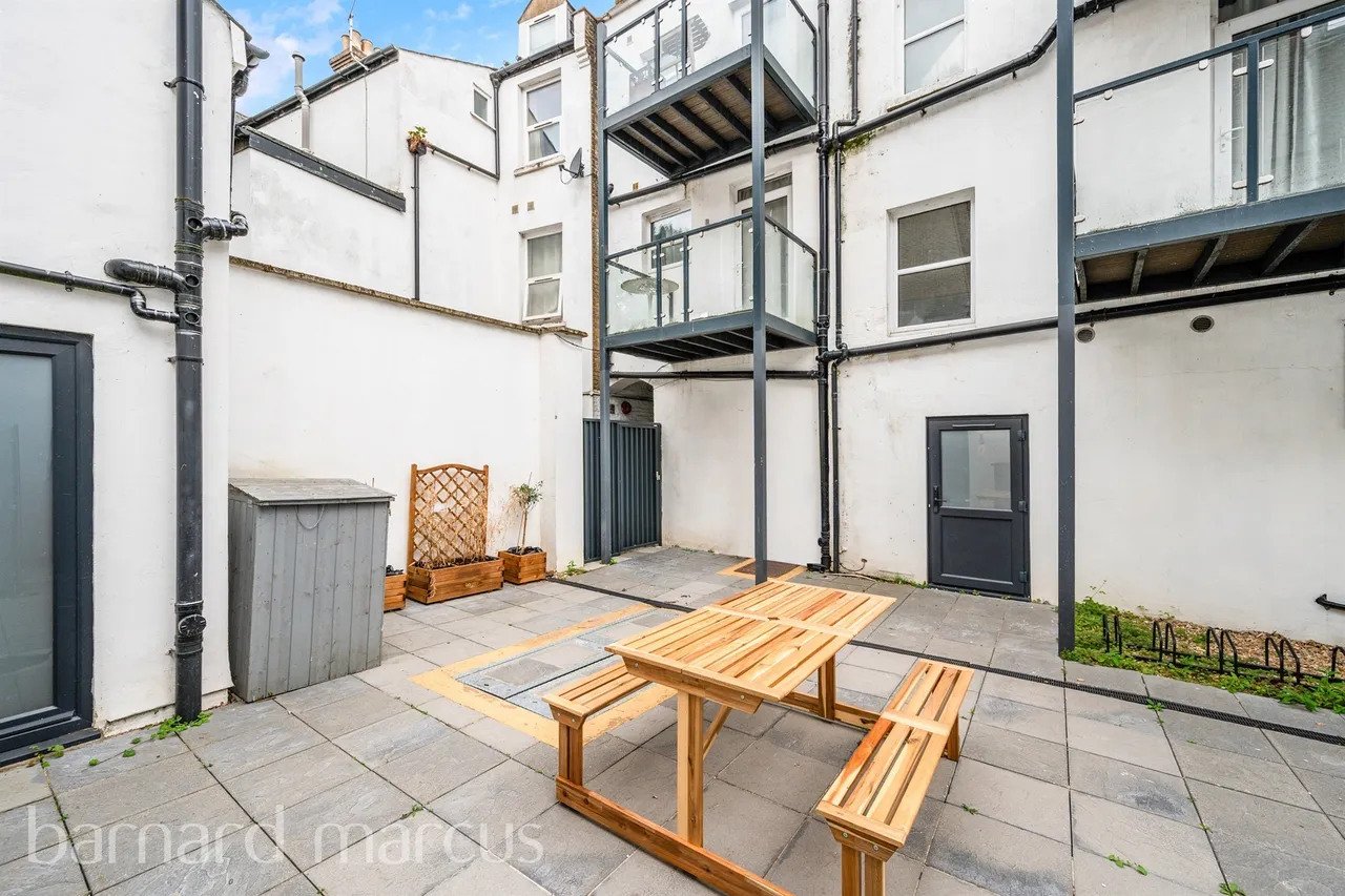 East Street, Epsom, photo 6