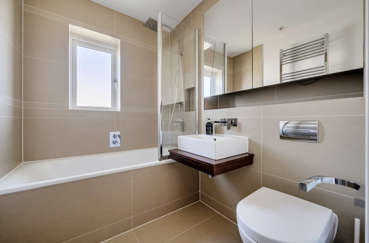 Willowbourne, Fleet, Hampshire, GU51 5AB, photo 19