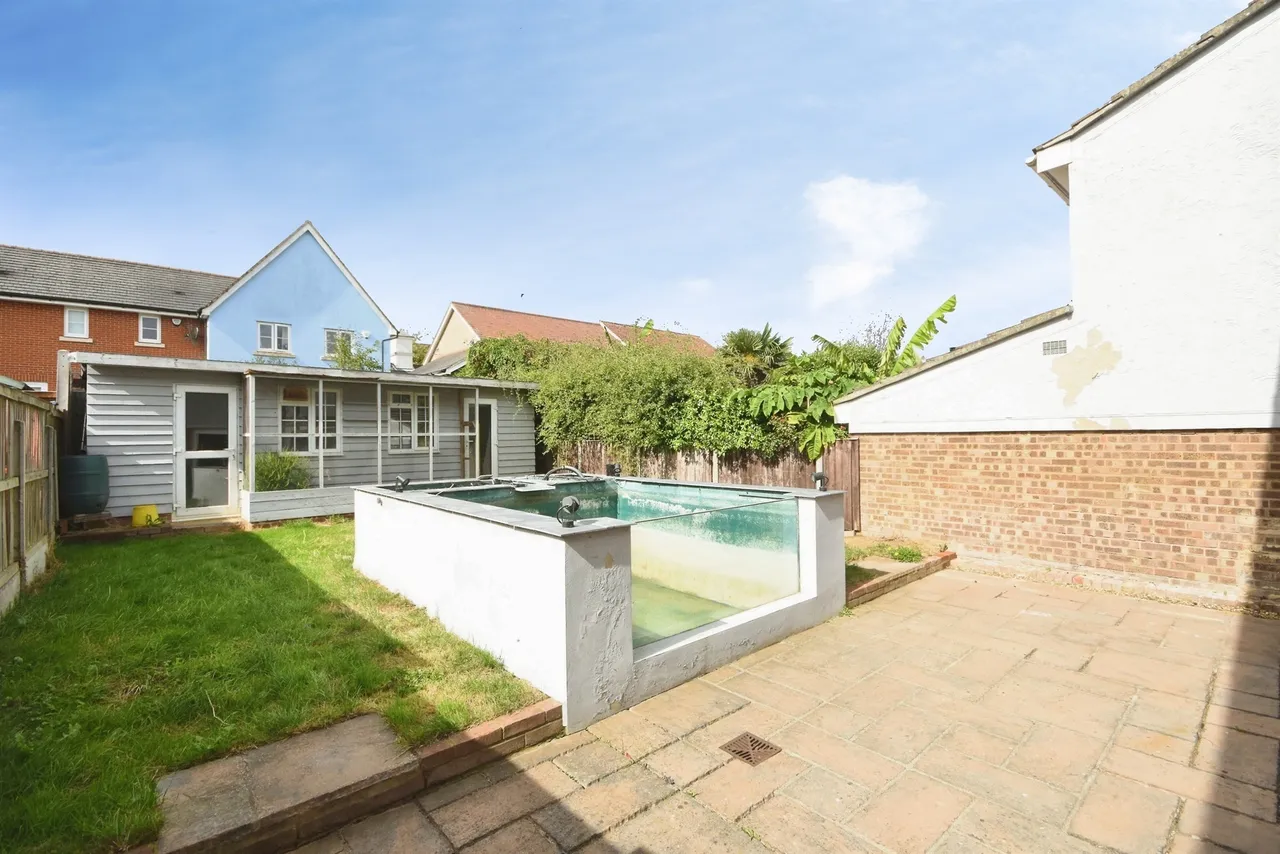 Elm Walk, Rayne, CM77, photo 17
