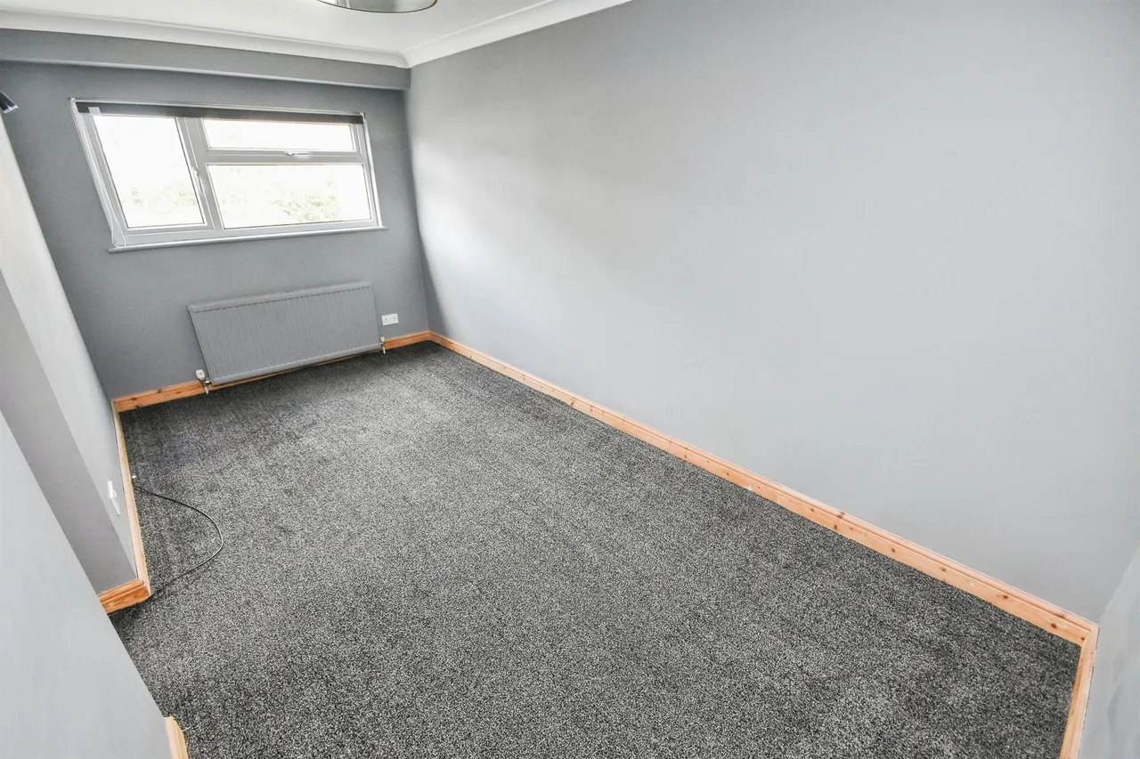 Elm Walk, Rayne, CM77, photo 13