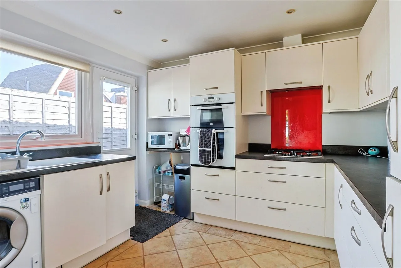 Knights Road, Bearwood, BH11, photo 4