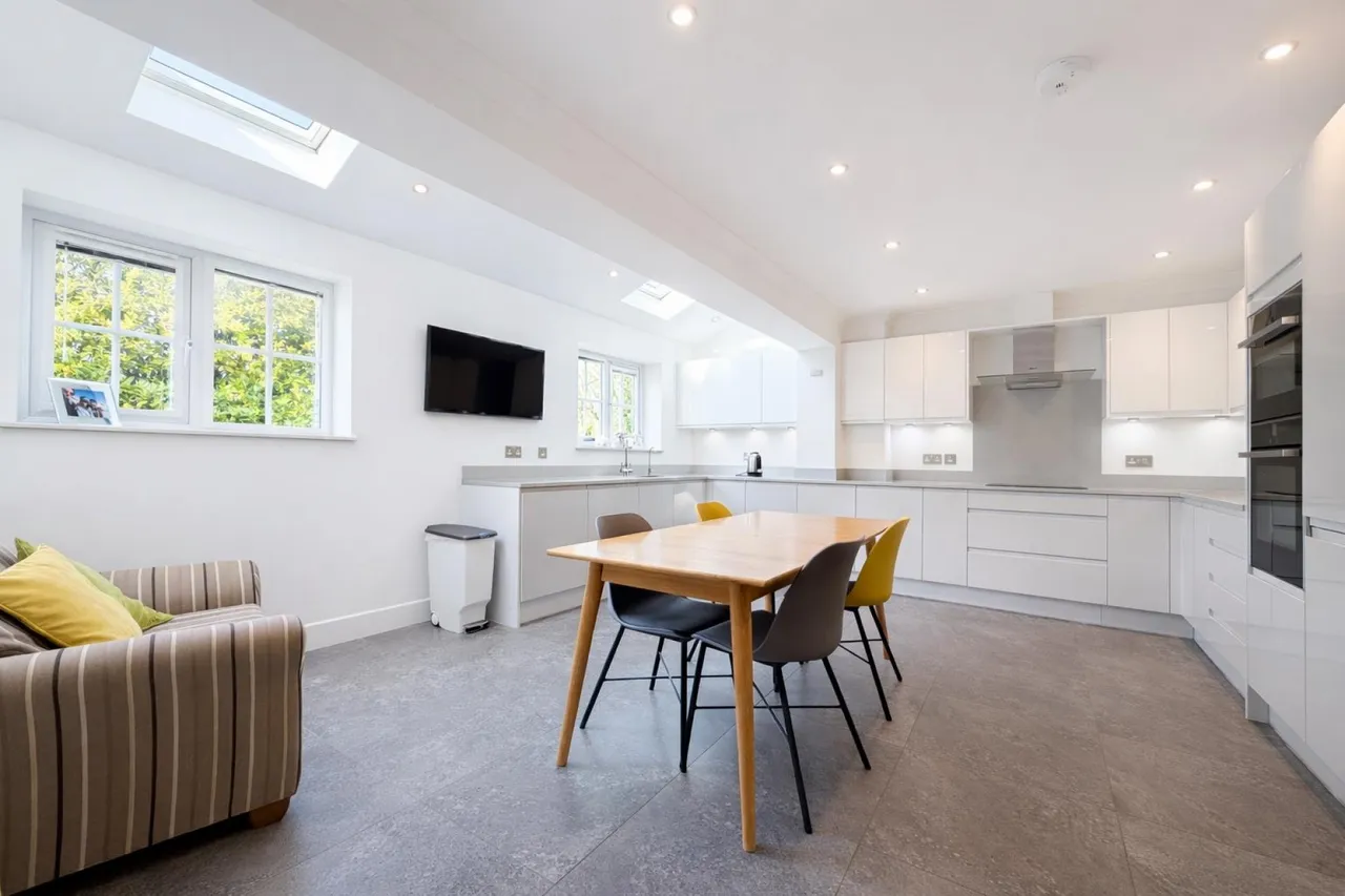 Stunning Family Home - Ashford, photo 9