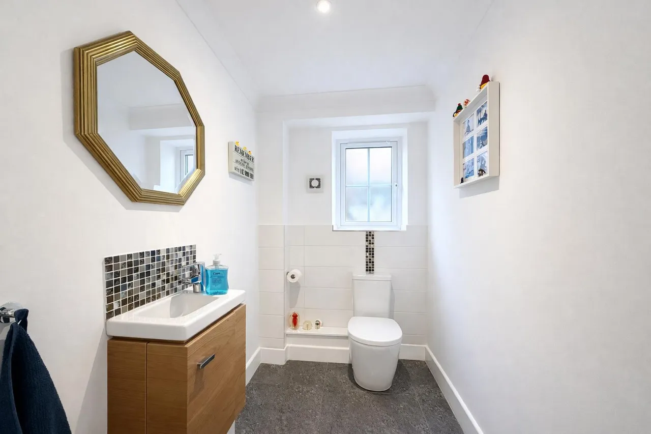 Stunning Family Home - Ashford, photo 12