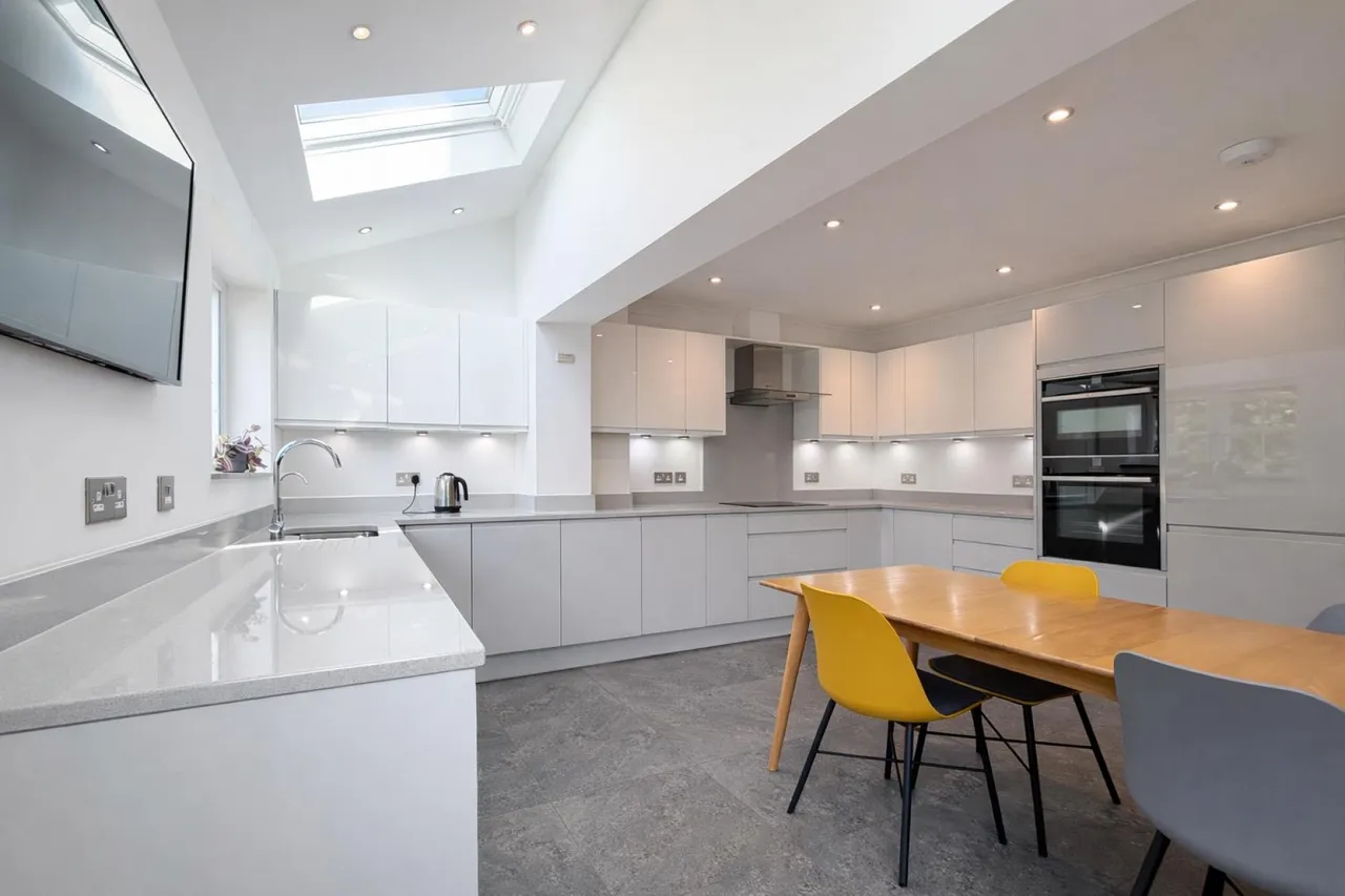 Stunning Family Home - Ashford, photo 8