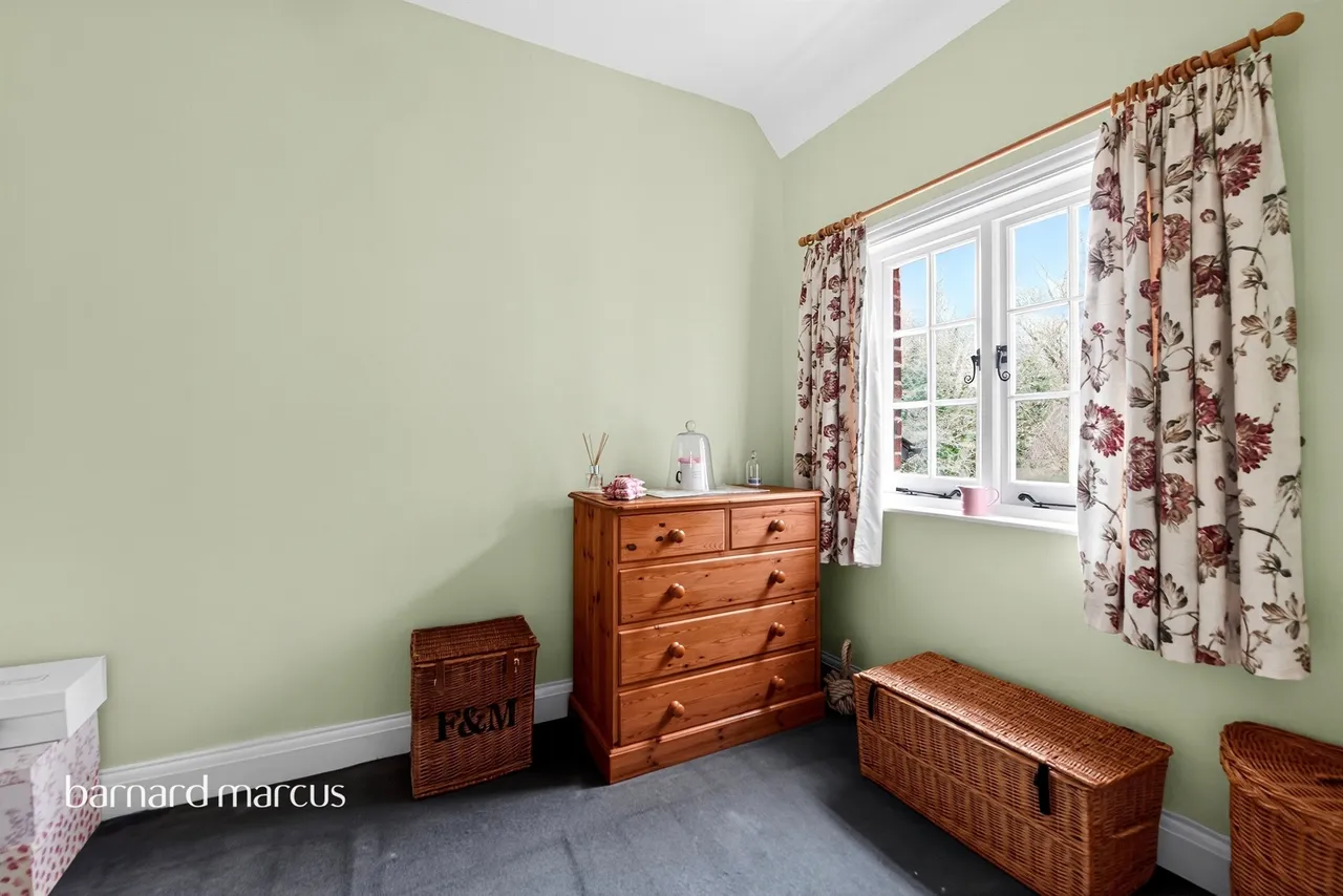 Barfields, Bletchingley, RH1, photo 8