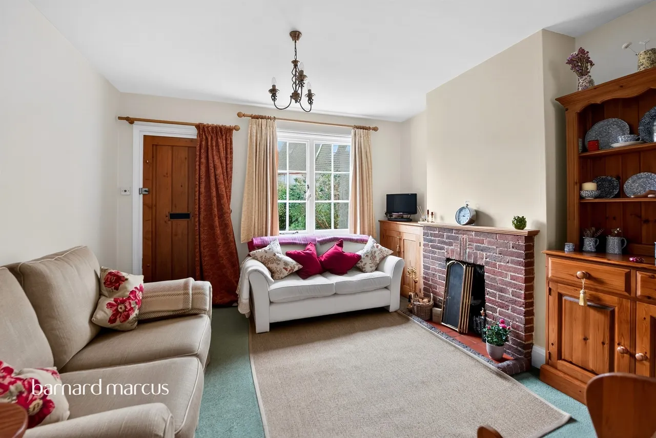 Barfields, Bletchingley, RH1, photo 3