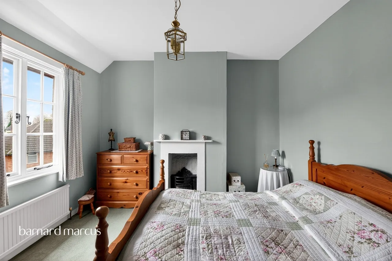 Barfields, Bletchingley, RH1, photo 7