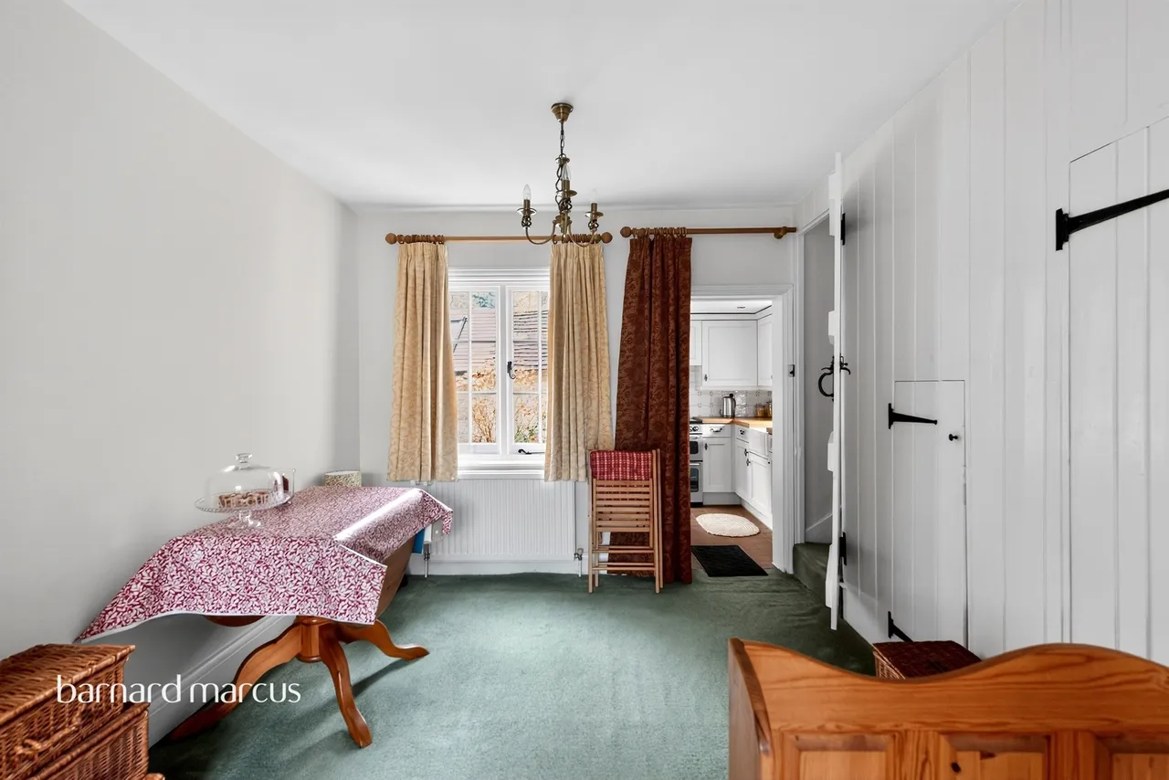 Barfields, Bletchingley, RH1, photo 5
