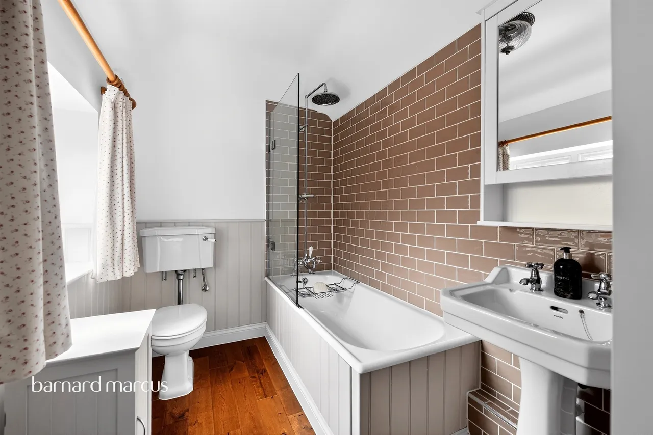 Barfields, Bletchingley, RH1, photo 9