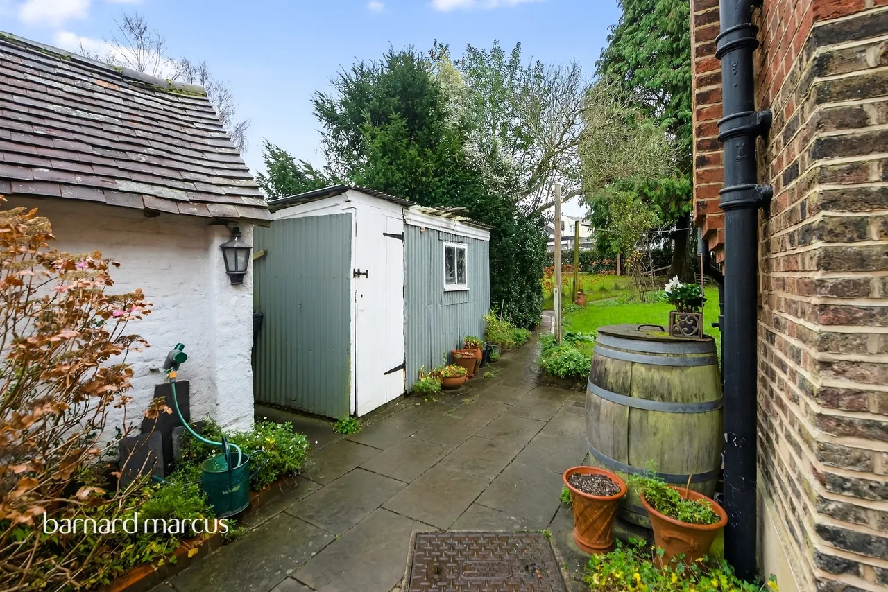 Barfields, Bletchingley, RH1, photo 10