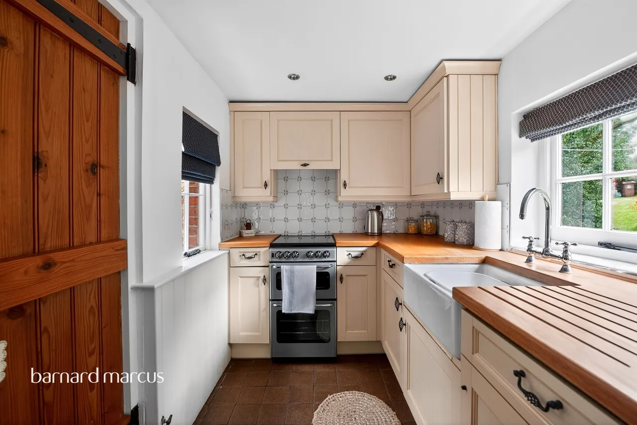 Barfields, Bletchingley, RH1, photo 6