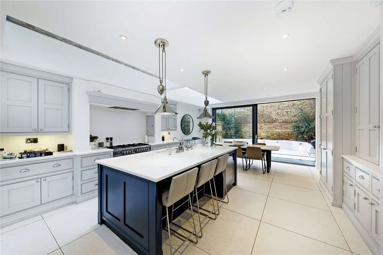 5 bed house to rent — Musgrave Crescent, Fulham, London, SW6 4QD