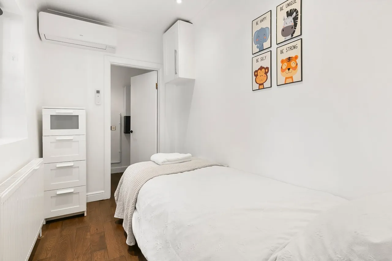 Stock Orchard Crescent, Islington, N7, photo 9
