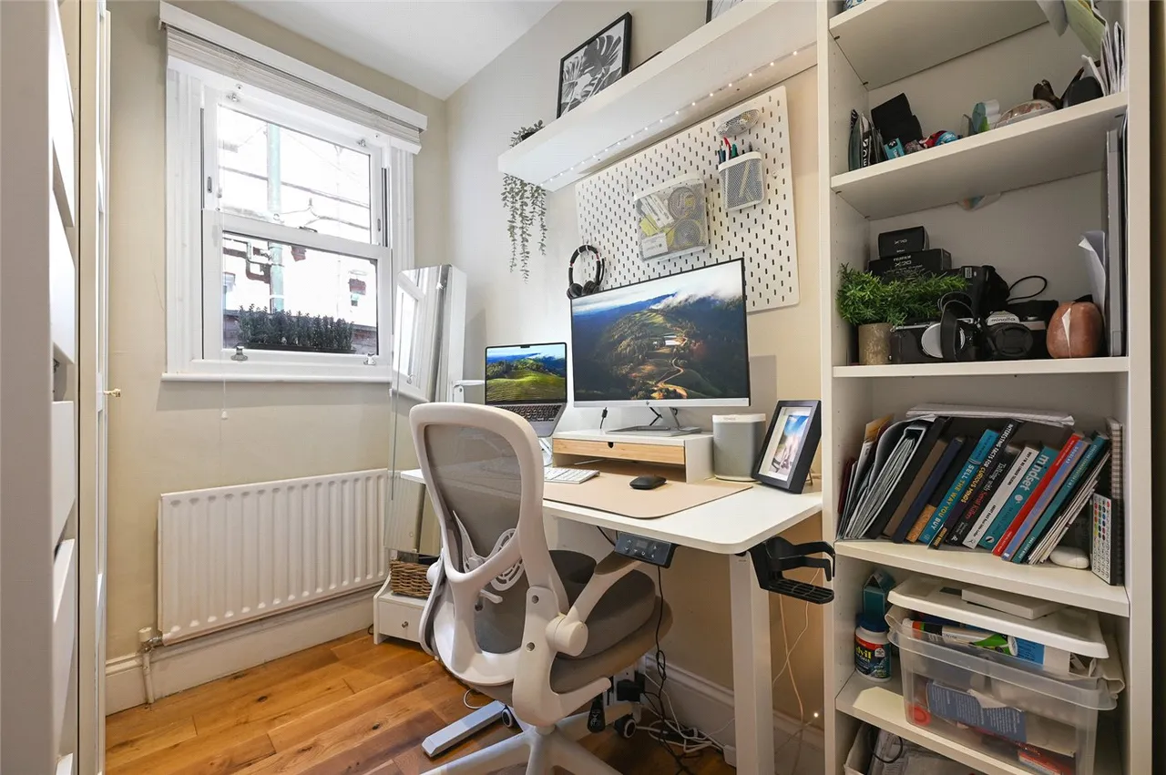 Oaklands Grove, London, W12, photo 3