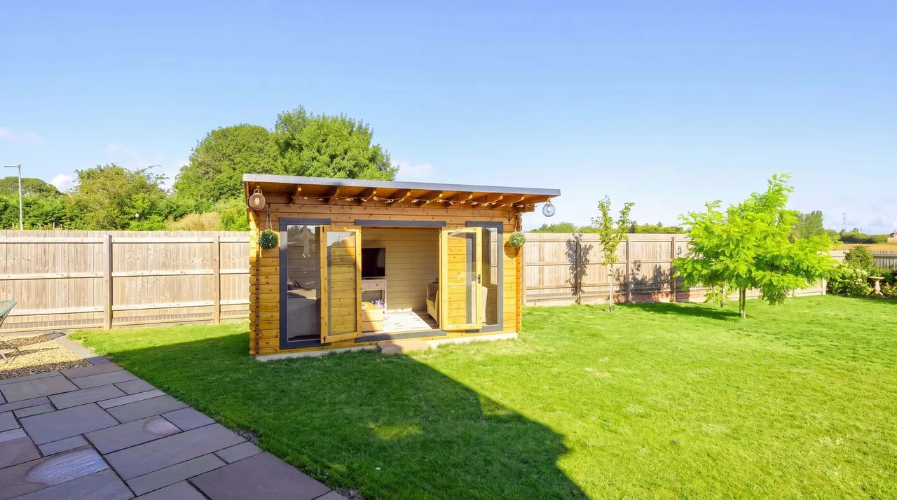 Meadowfields, Kirton End, PE20, photo 39