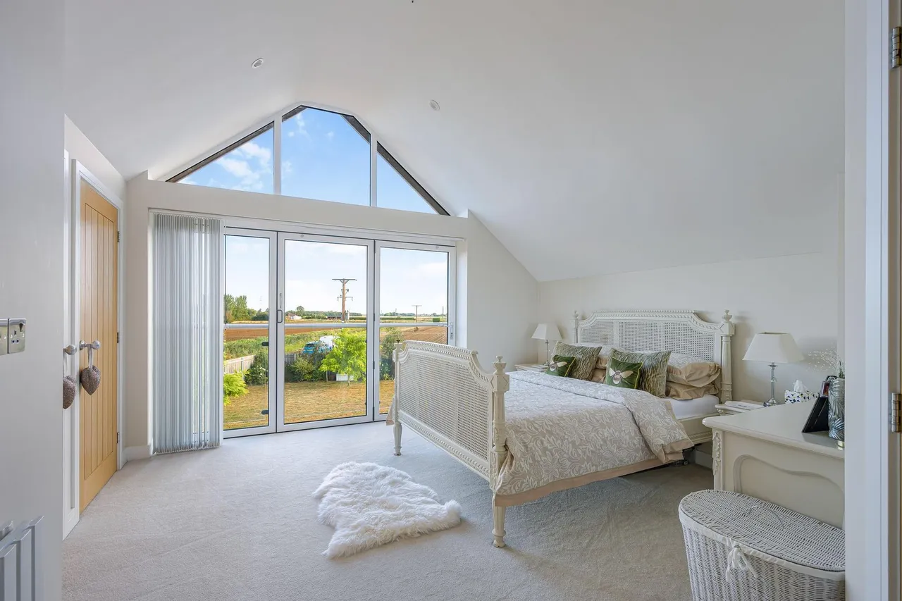 Meadowfields, Kirton End, PE20, photo 3