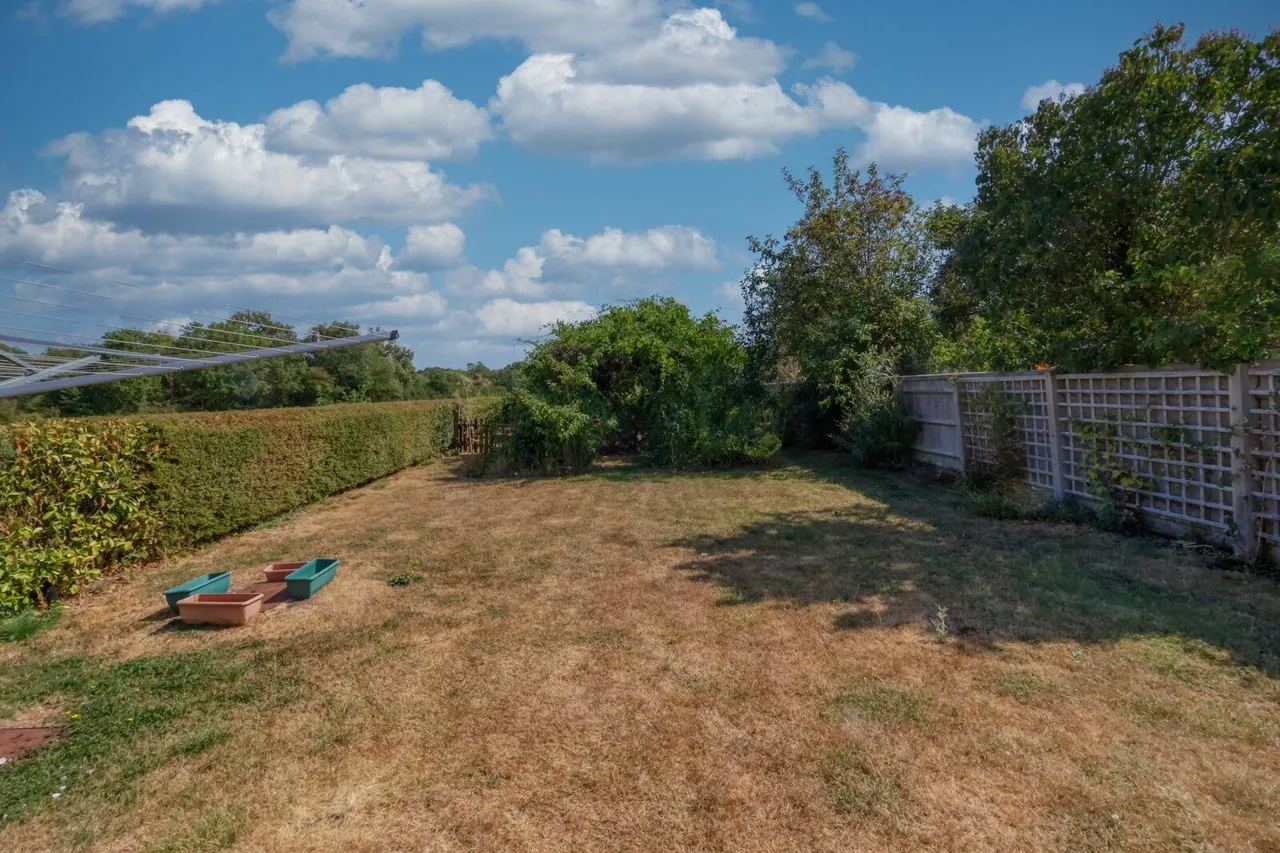 Chinnor Road, Princes Risborough, HP27, photo 4
